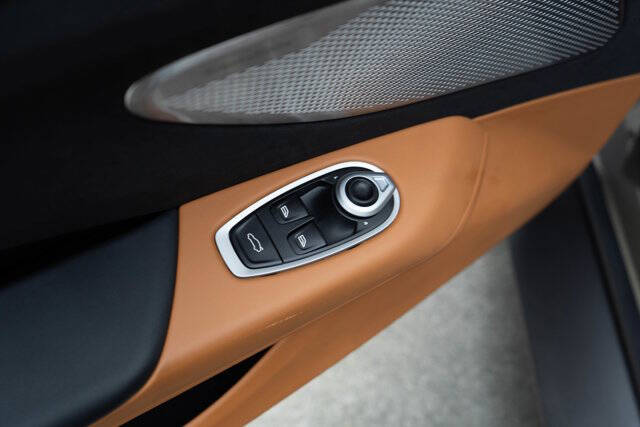 2025 Aston Martin Vantage