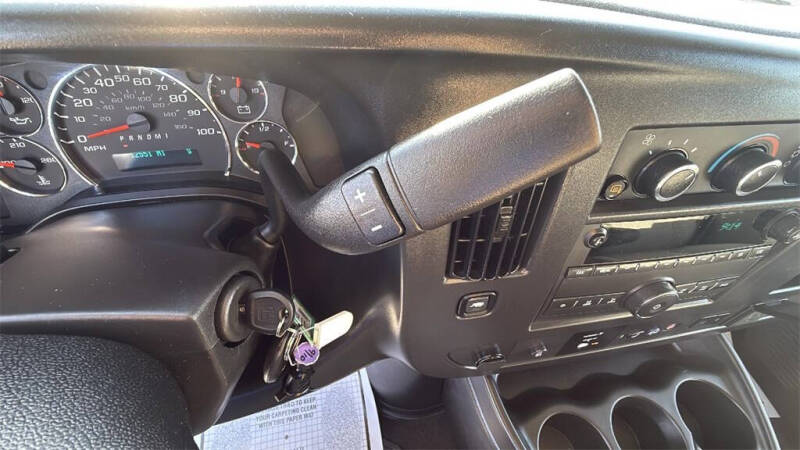 2025 Chevrolet Express LT 3500