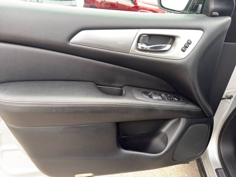 2020 Nissan Pathfinder SL