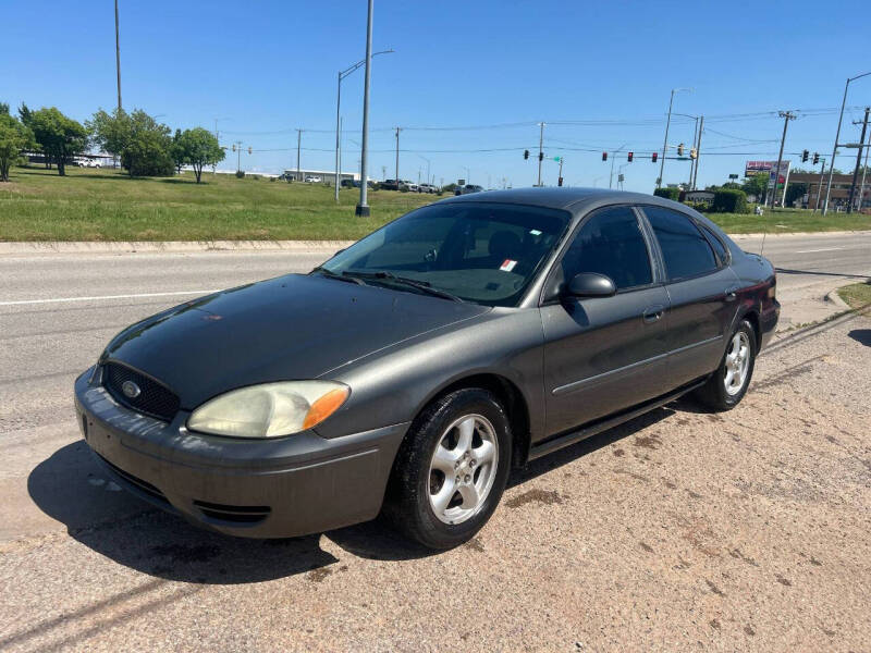 2004 Ford Taurus SE