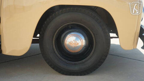1951 International L 110