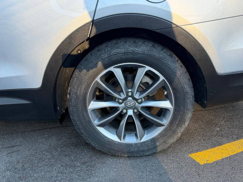 2017 Hyundai Santa Fe SE