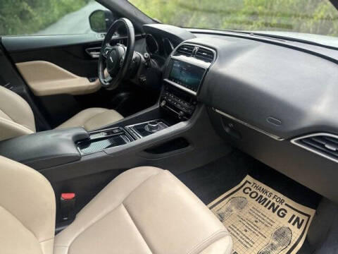 2019 Jaguar F-PACE 25t Premium