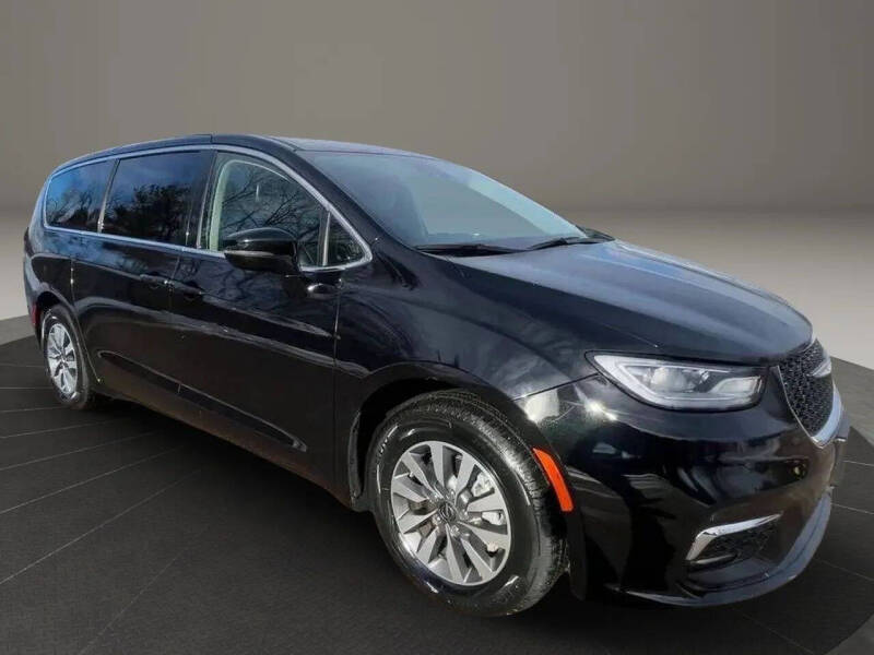 2024 Chrysler Pacifica Plug-In Hybrid Select