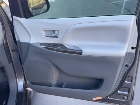 2020 Toyota Sienna XLE 8-Passenger