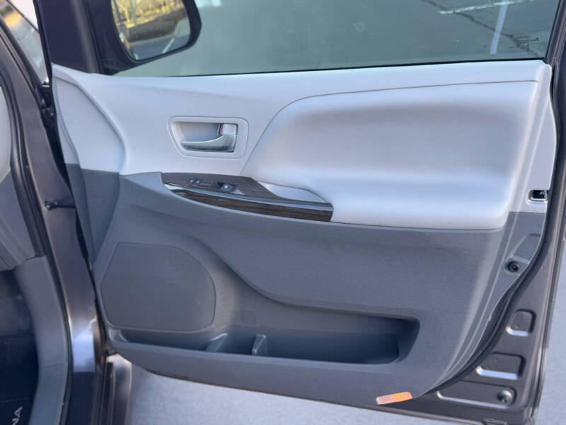 2020 Toyota Sienna XLE 8-Passenger