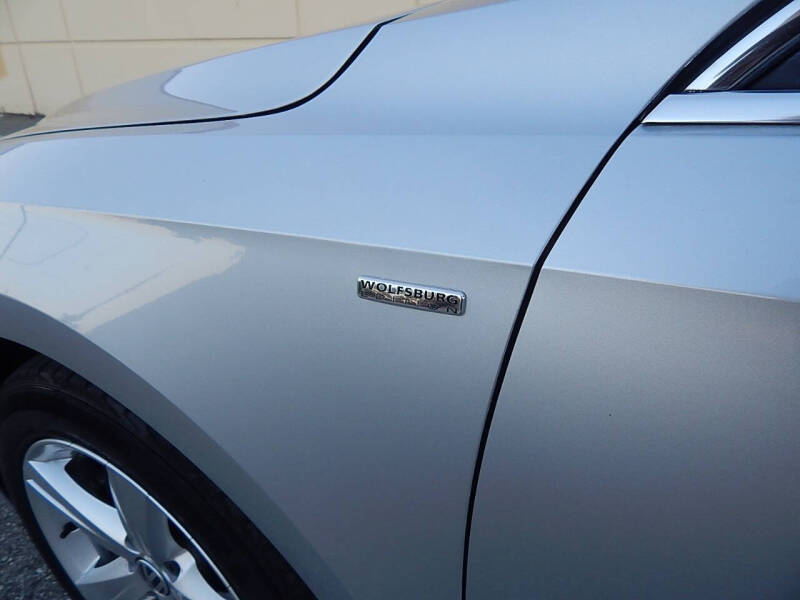 2014 Volkswagen Passat 1.8T Wolfsburg Edition PZEV