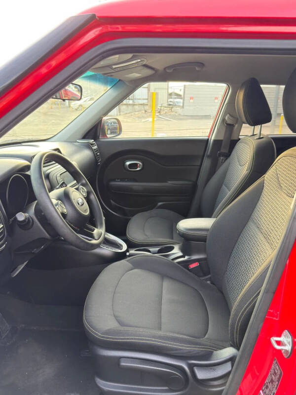 2016 Kia Soul +