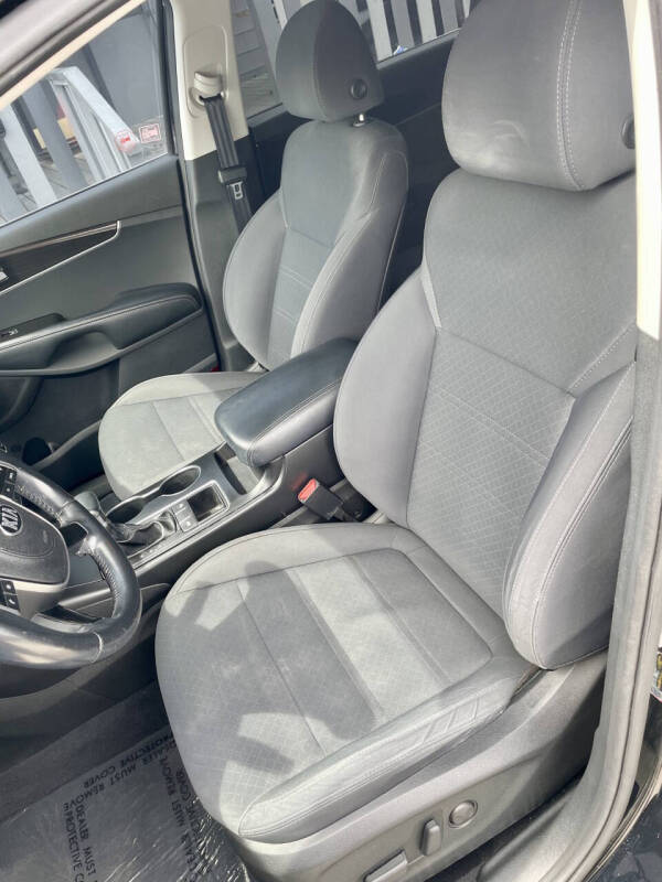 2019 Kia Sorento S V6