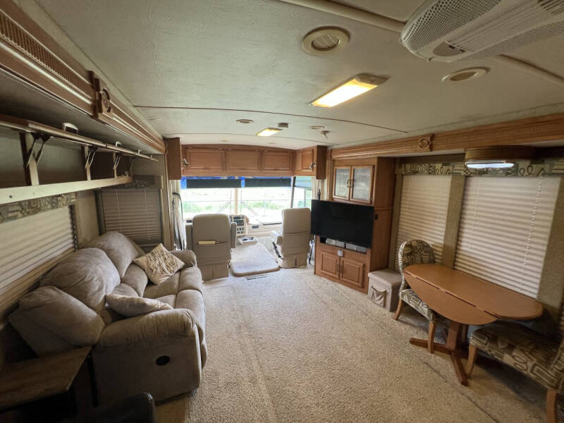 2007 Winnebago Adventurer