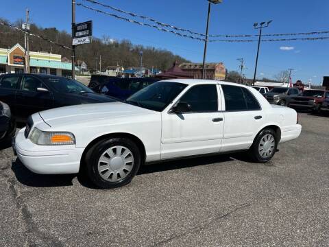 2006 Ford Crown Victoria for sale at SOUTH FIFTH AUTOMOTIVE LLC in Marietta OH