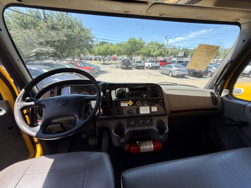 2019 Freightliner M2 106