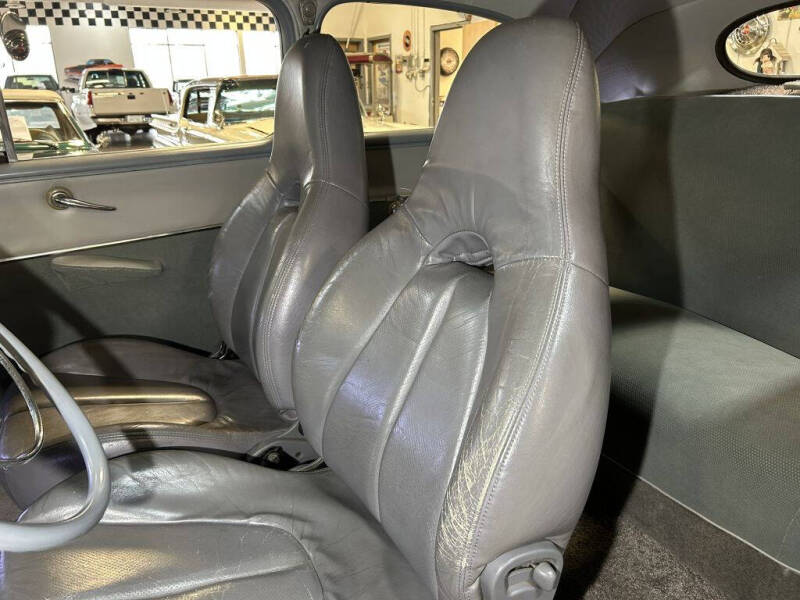 1947 Ford Super Deluxe