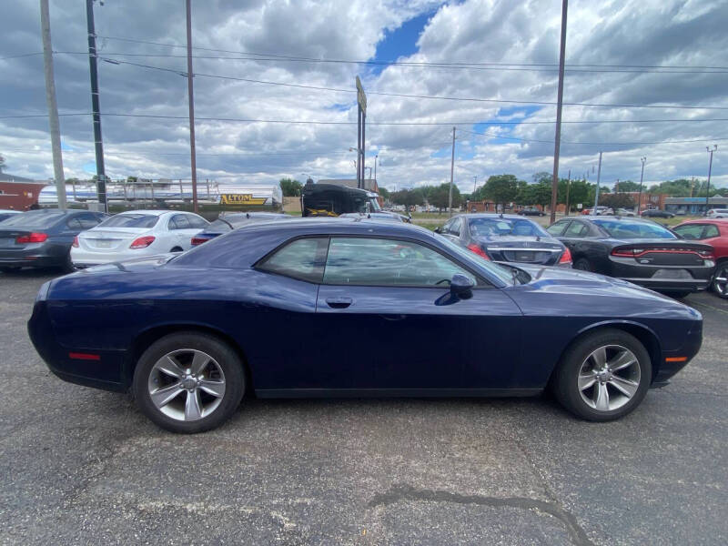 2016 Dodge Challenger SXT Plus