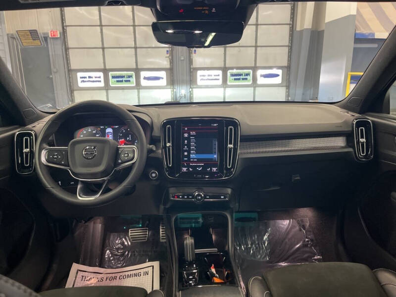 2022 Volvo XC40 T5 R-Design