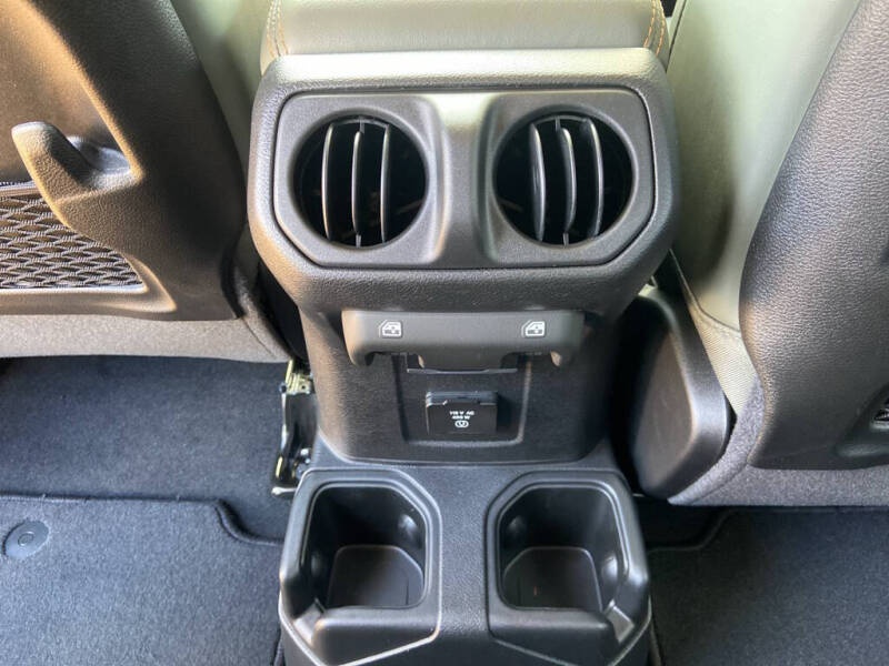 2025 Jeep Gladiator Mojave X