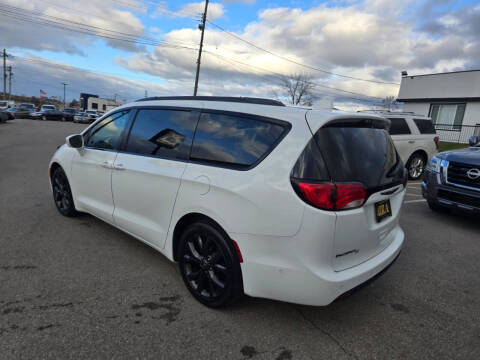 2020 Chrysler Pacifica Touring