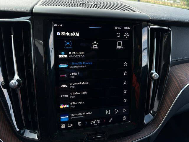 2023 Volvo XC60 B5 Ultimate Bright Theme