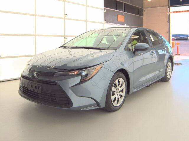 2024 Toyota Corolla LE's photo