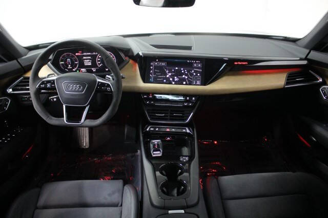 2023 Audi e-tron GT quattro Premium Plus