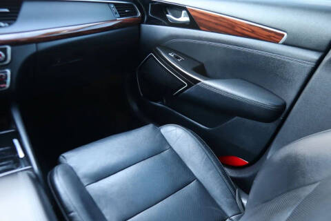 2017 Kia Cadenza Technology