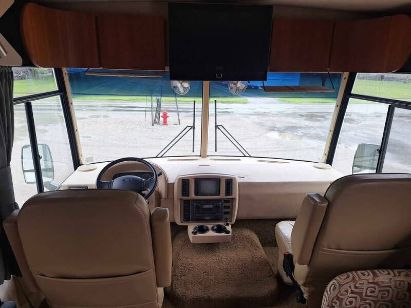 2008 Winnebago Sunova 35J
