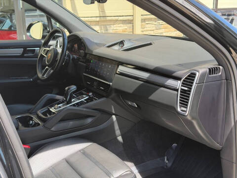 2023 Porsche Cayenne Platinum Edition