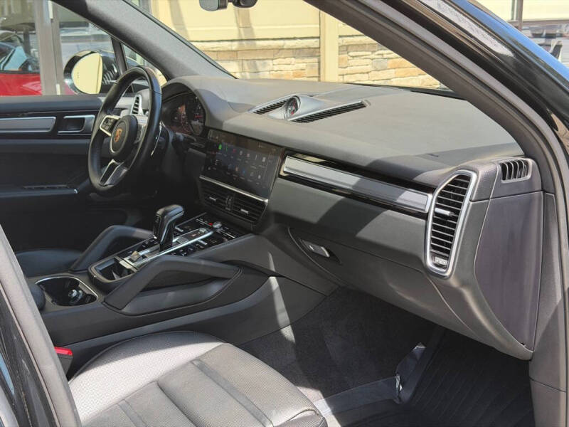 2023 Porsche Cayenne Platinum Edition