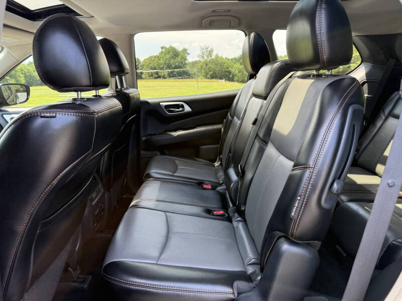 2020 Nissan Pathfinder SL