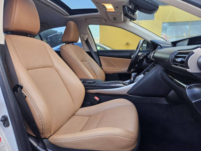 2017 Lexus IS 200t