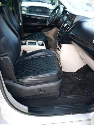 2011 Chrysler Town and Country Touring-L