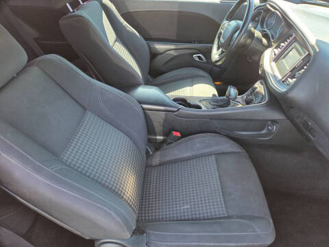 2015 Dodge Challenger SXT