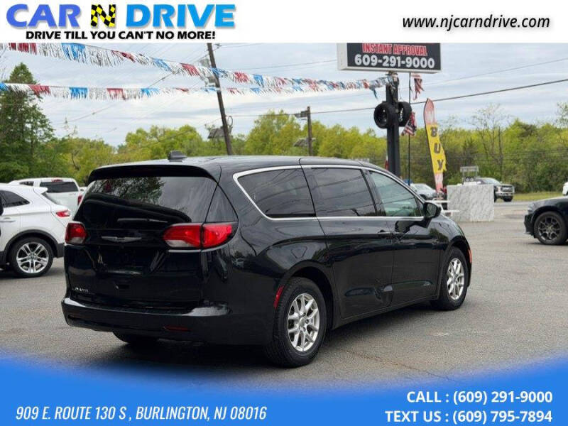 2022 Chrysler Voyager LX