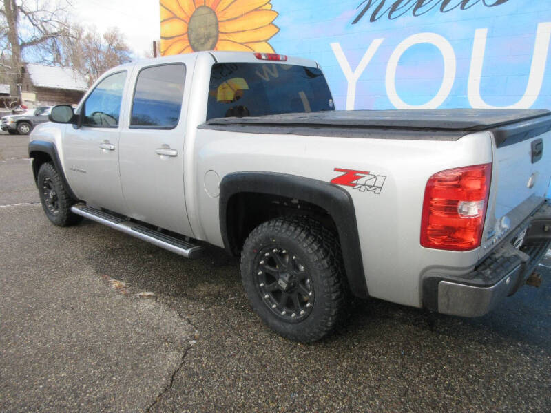 2011 Chevrolet Silverado 1500 LTZ photo 3