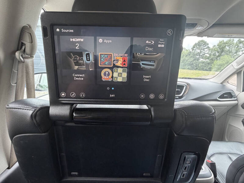 2017 Chrysler Pacifica Touring-L Plus
