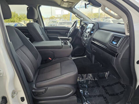 2022 Nissan Titan SV