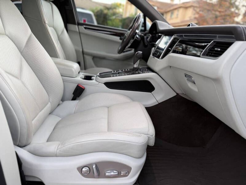 2017 Porsche Macan S