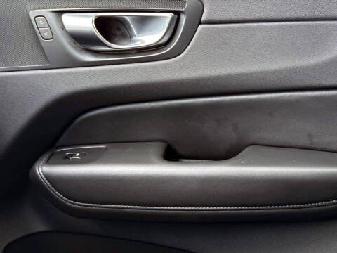 2025 Volvo XC60 B5 Plus Dark Theme