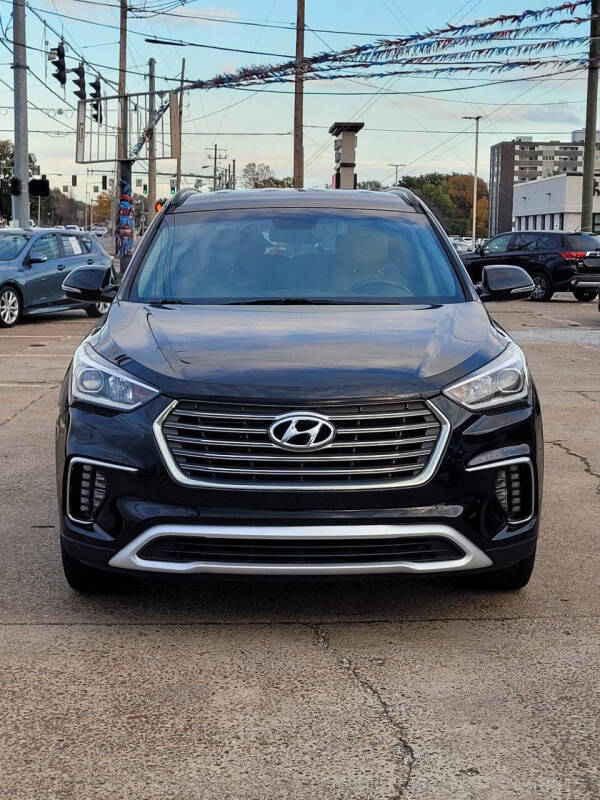 2017 Hyundai Santa Fe SE photo 3