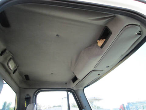 2005 Freightliner Business class M2