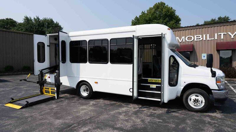 2025 Ford E-Series Cutaway Base's photo