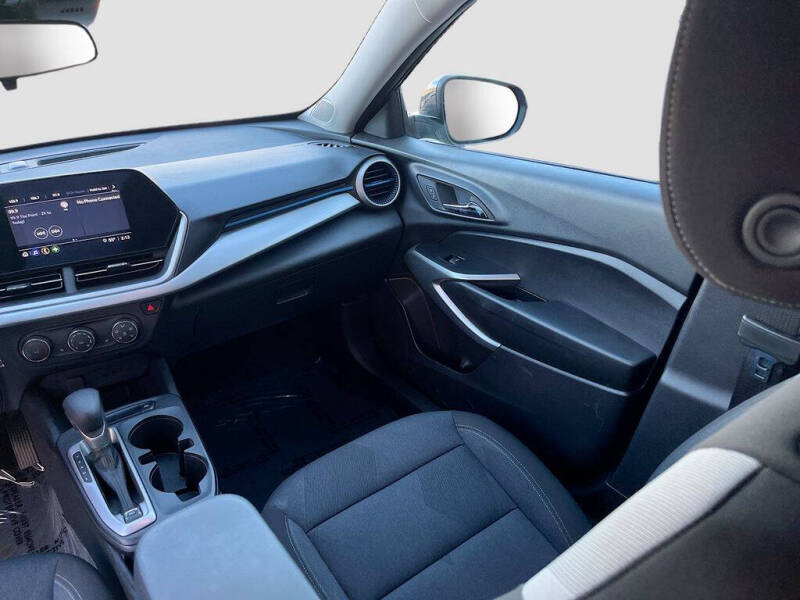 2025 Chevrolet Trax LS