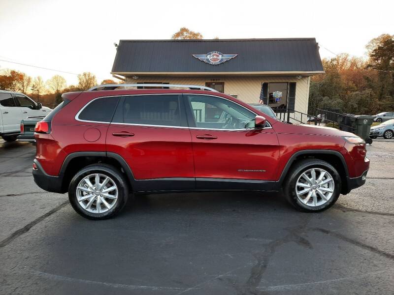 2016 Jeep Cherokee for sale at G AND J MOTORS in Elkin NC