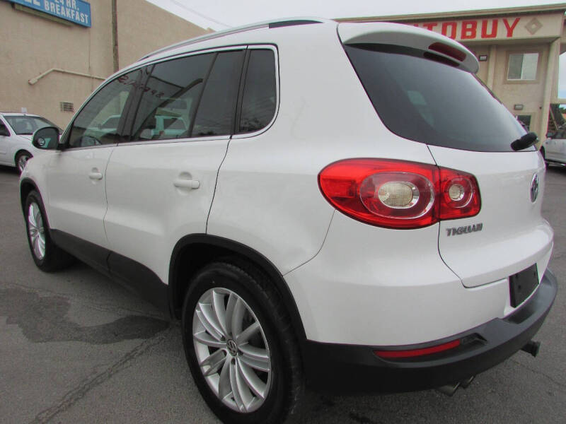 2011 Volkswagen Tiguan SE photo 4