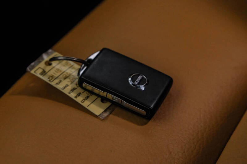 2017 Volvo XC90 T6 Momentum