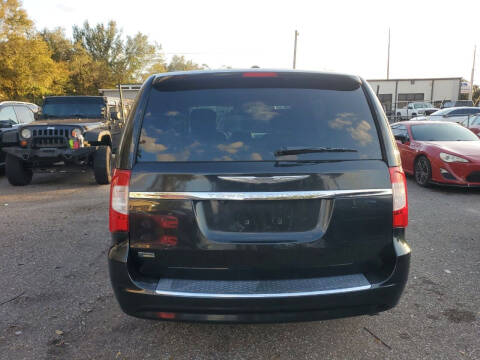 2013 Chrysler Town and Country Touring