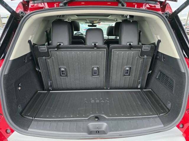 2025 Nissan Pathfinder Platinum