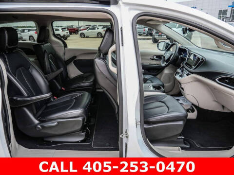 2024 Chrysler Pacifica Plug-In Hybrid Select