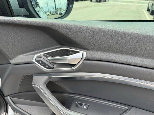 2022 Audi e-tron quattro Premium