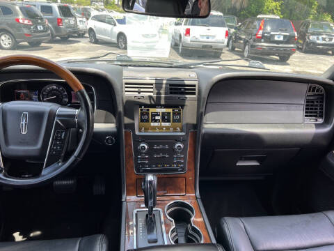 2016 Lincoln Navigator Select